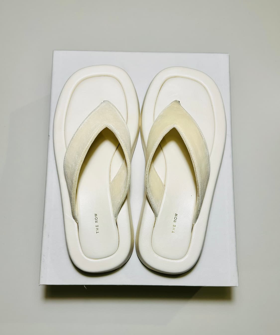 THE ROW 더 로우 긴자 샌들 밀크 벨벳 38사이즈 신품 상품이미지1
