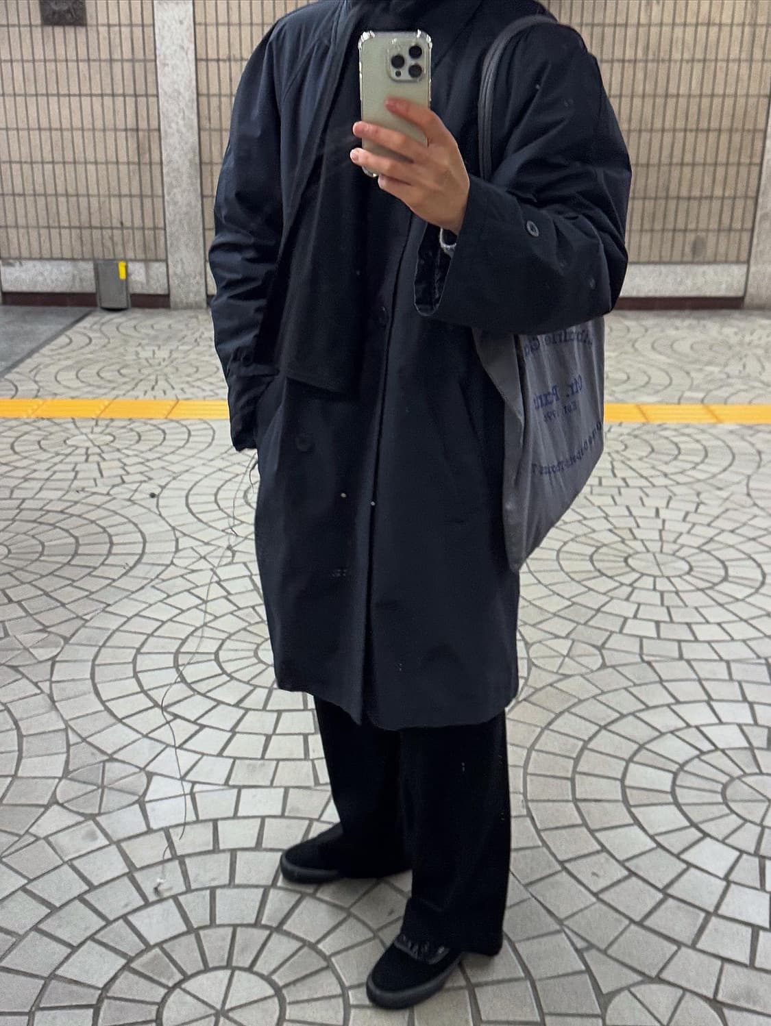 에르메네질도 제냐 패디드 라글란 코트 차콜 상품이미지1