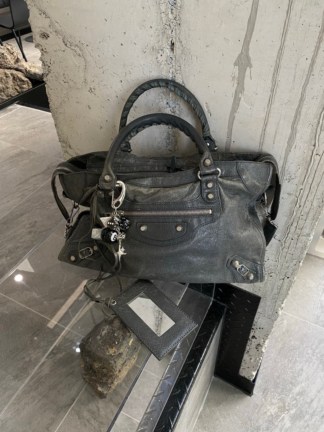 발렌시아가 모터백 상품이미지2