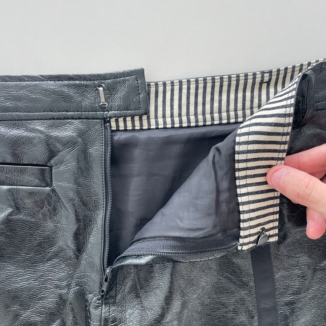 랑방 블랙 레자 미니 스커트 상품이미지7