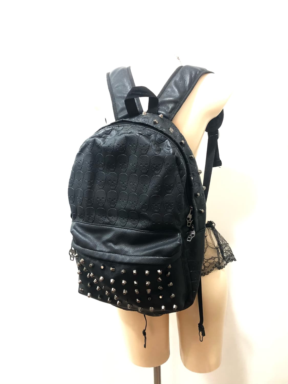 leather skull pattern studded backpack 상품이미지2