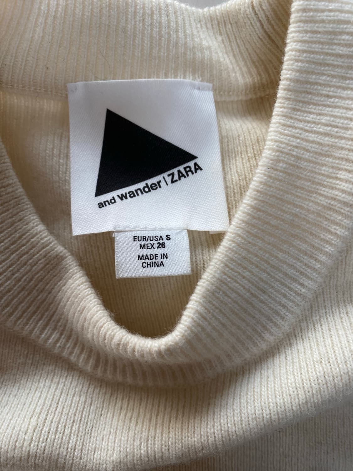 And wander X ZARA 앤드원더 자라 콜라보 맨투맨 S 아이보리 상품이미지5