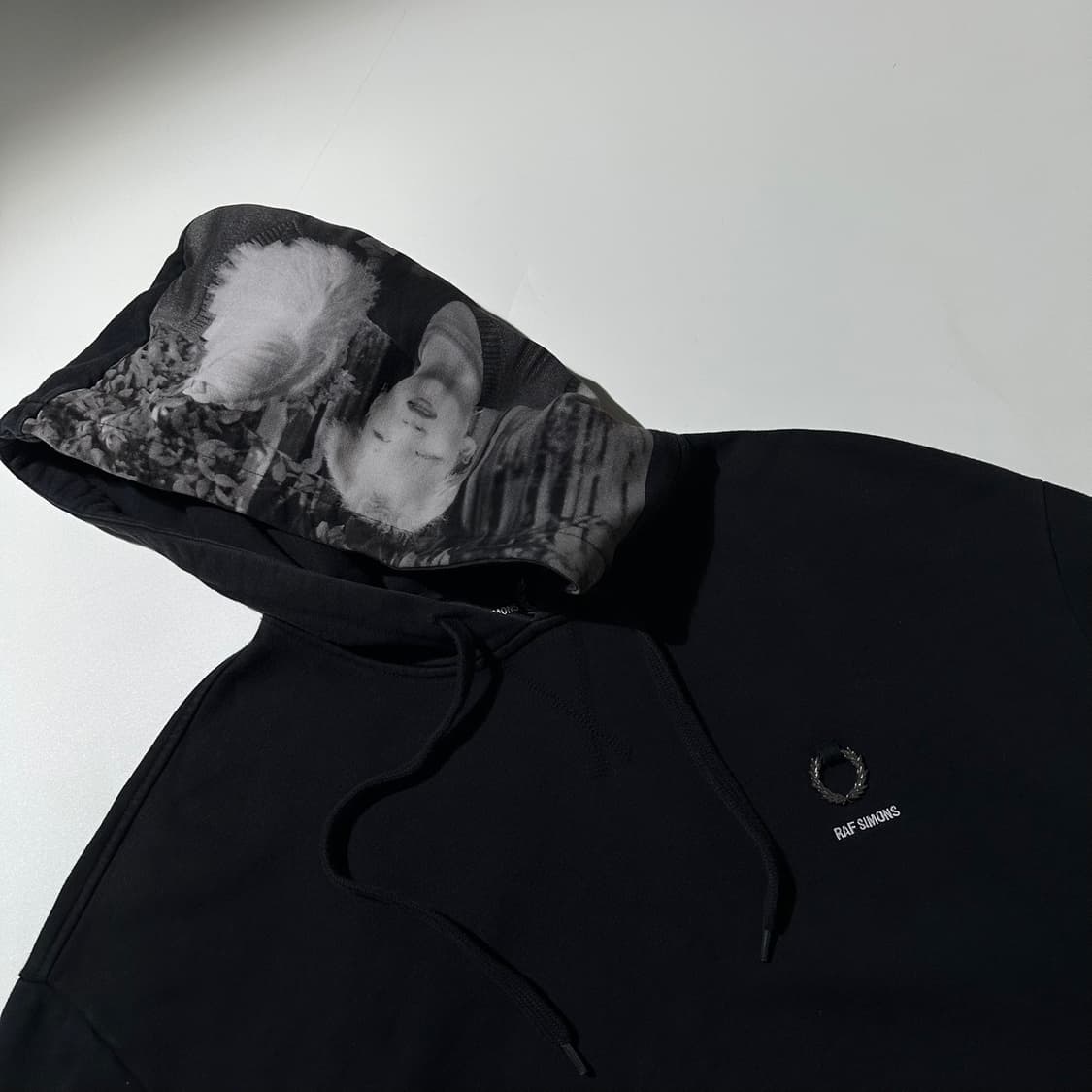 라프시몬스 x 프레드페리 시그니처 로고 후드  상품이미지5