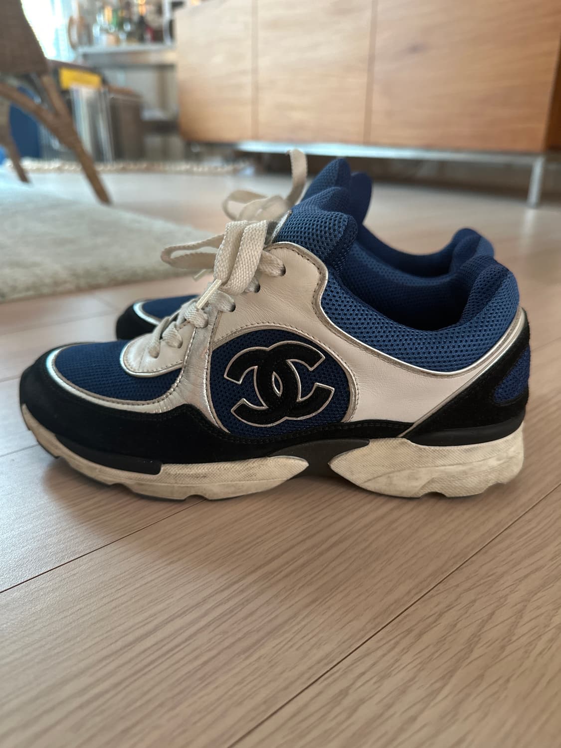 샤넬 스닉커즈- 블루, 아이보리, 실버, 블랙 조합 상품이미지2