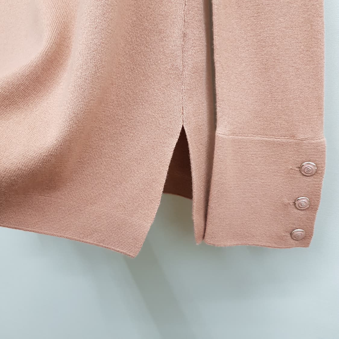 한섬 MINE 모크넥  버튼포인트 니트 F사이즈 상품이미지4