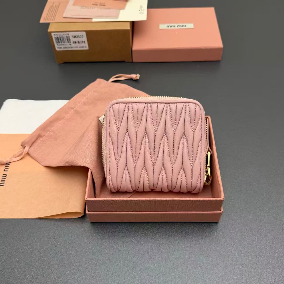 미우 미우 마테라쎄 나파 가죽 동전 지갑 앨러배스터 핑크 상품이미지3