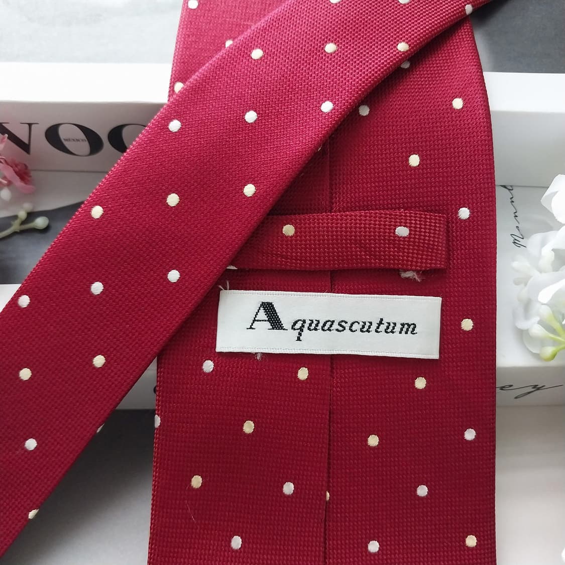 아쿠아스큐텀 실크 레드 도트 패턴 넥타이 9.5cm A+등급 K2031
 상품이미지8