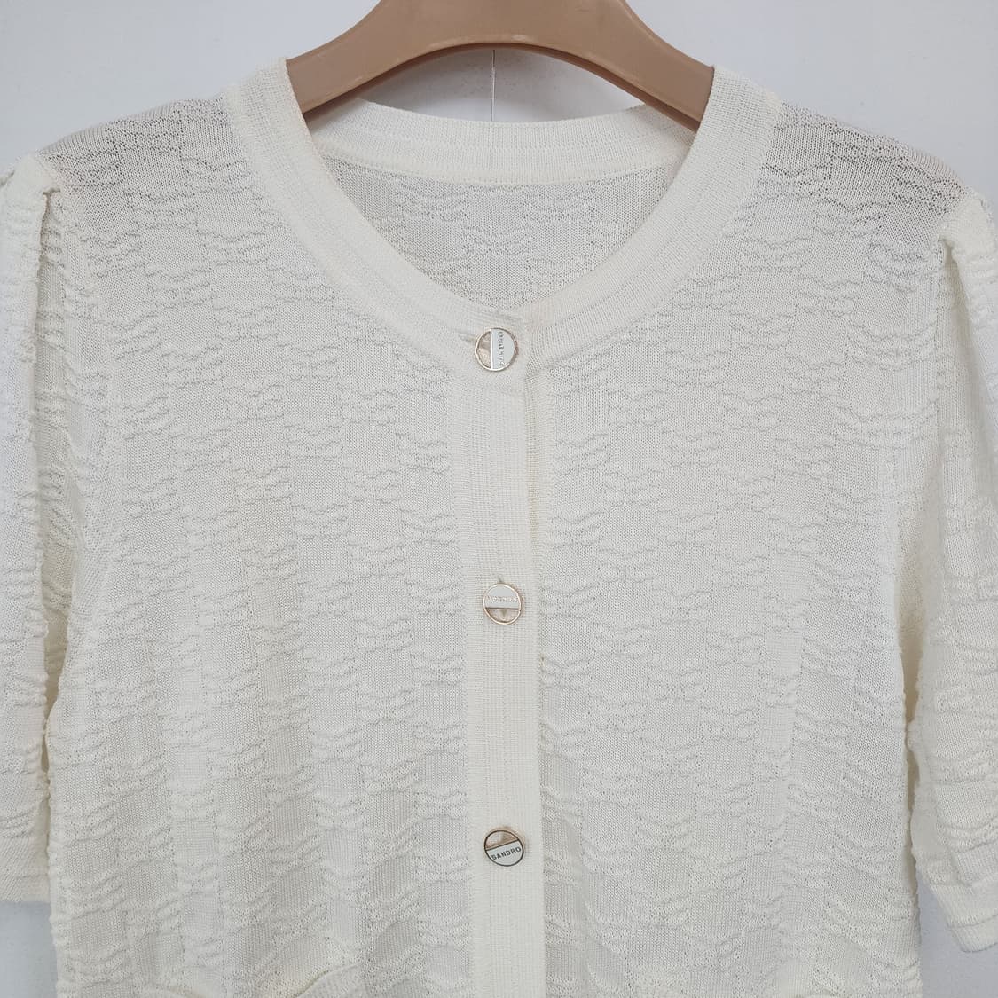 산드로 화이트 반팔 니트 가디건 상품이미지2