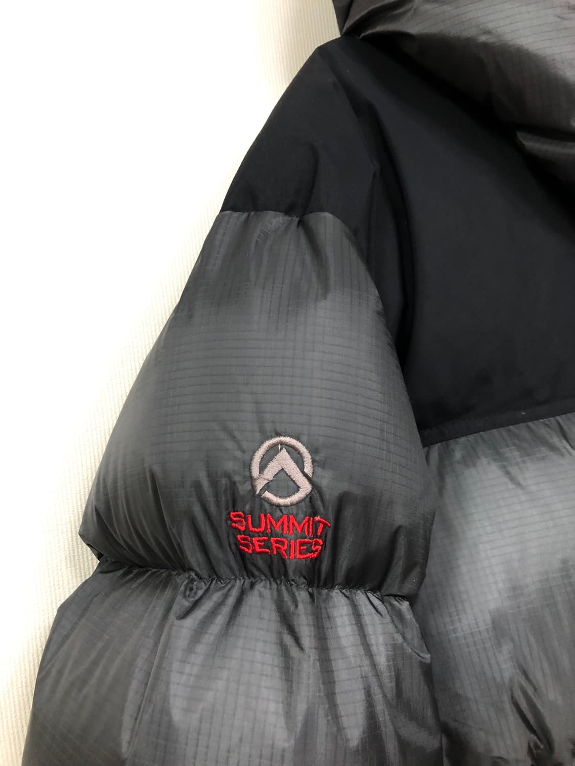 노스페이스 눕시 700 써밋 윈드스토퍼 구스다운 숏패딩 95 _ 차콜 상품이미지3