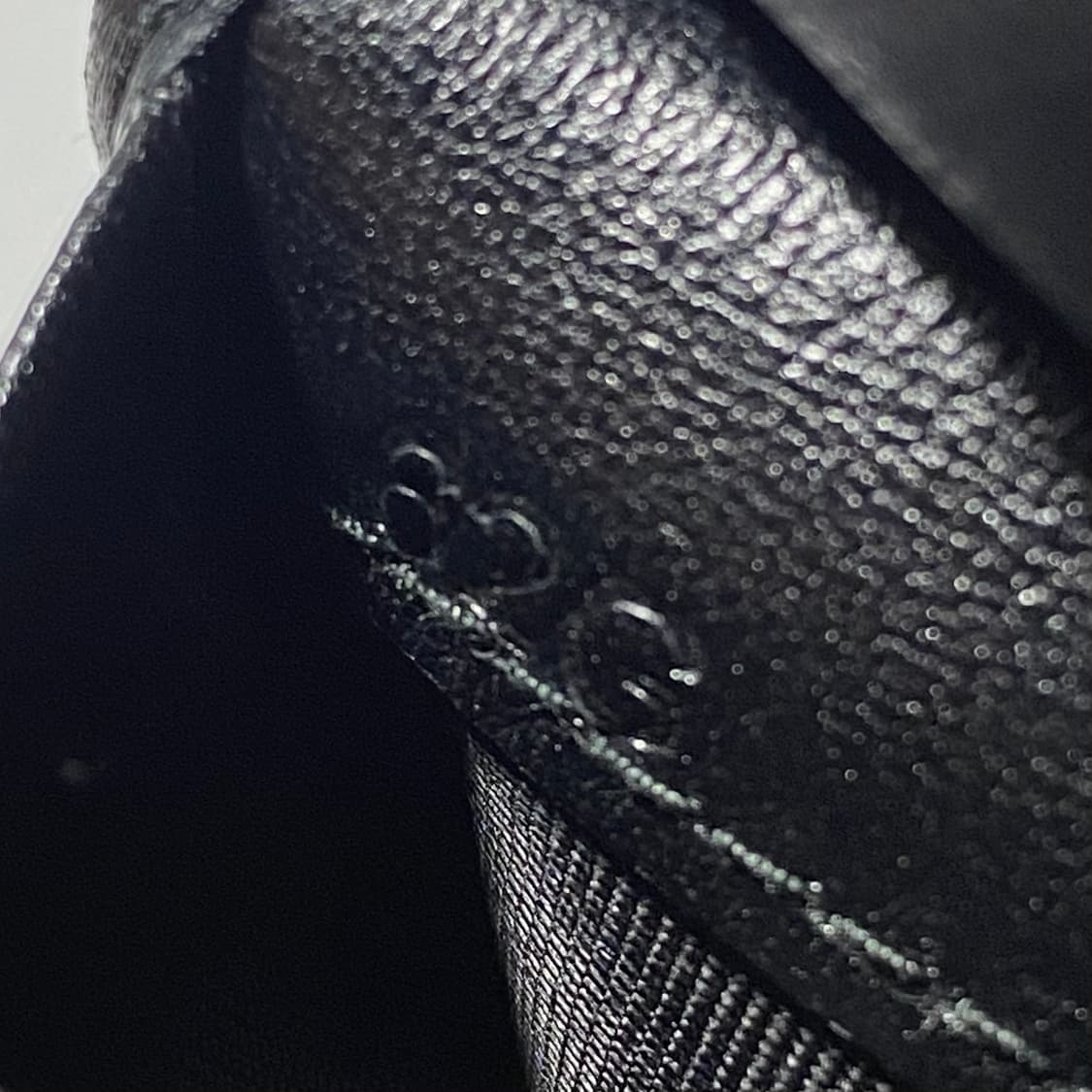 [정품] MIU MIU 미우미우 마테라쎄 나파레더 컴팩트 반지갑 상품이미지10