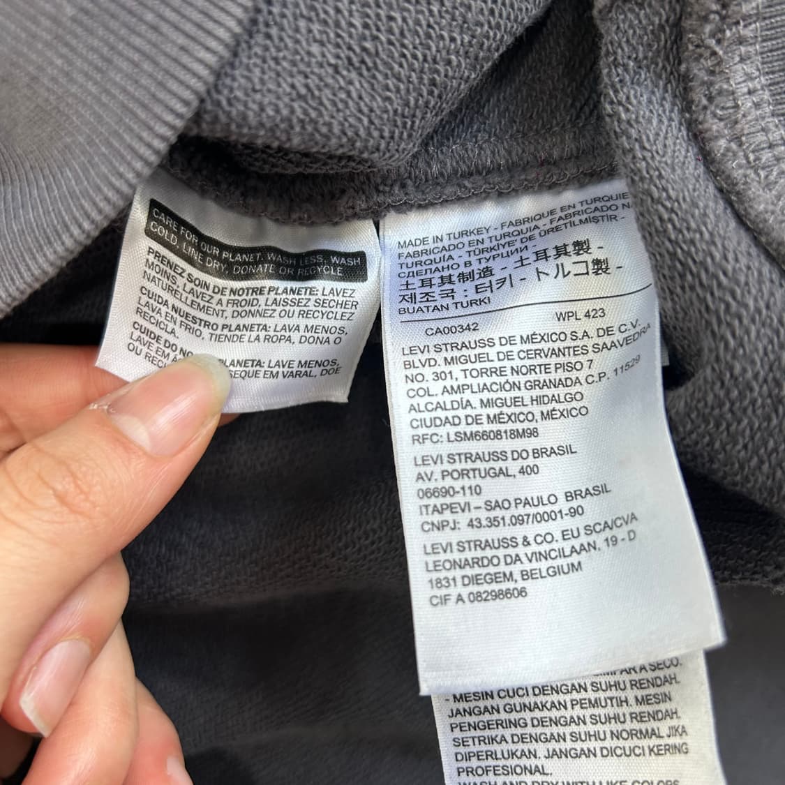 Levis 리바이스 스펠아웃로고 차콜 맨투맨 상품이미지6