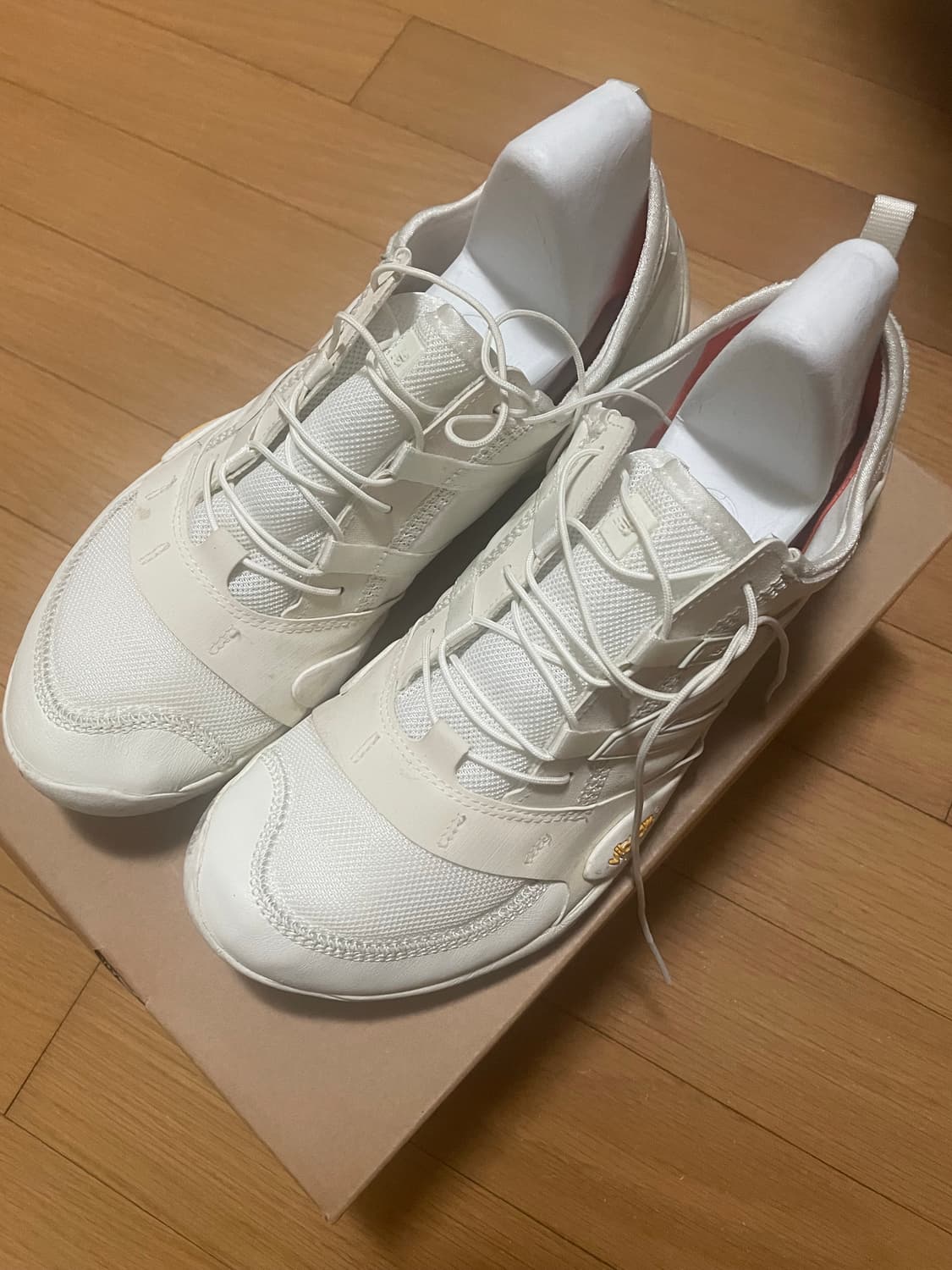 275) 이세이미야케 뉴발란스 MT10O 화이트 상품이미지2