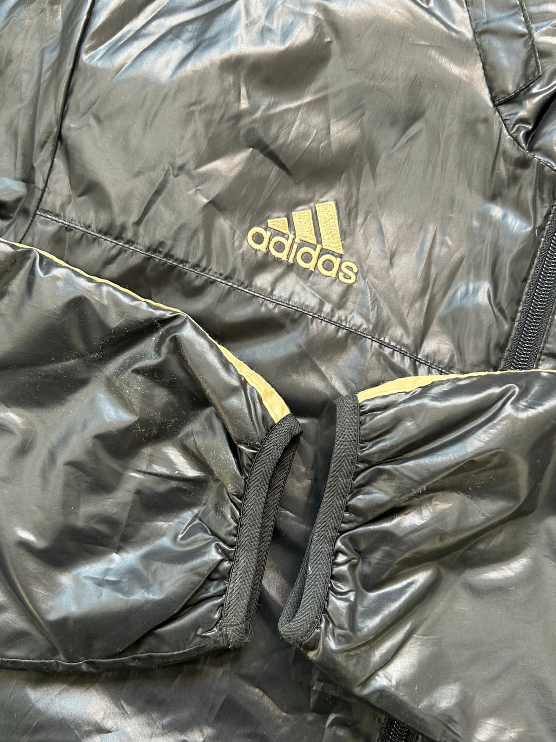 아디다스 블랙 골드 유광 바람막이 점퍼 M 상품이미지6