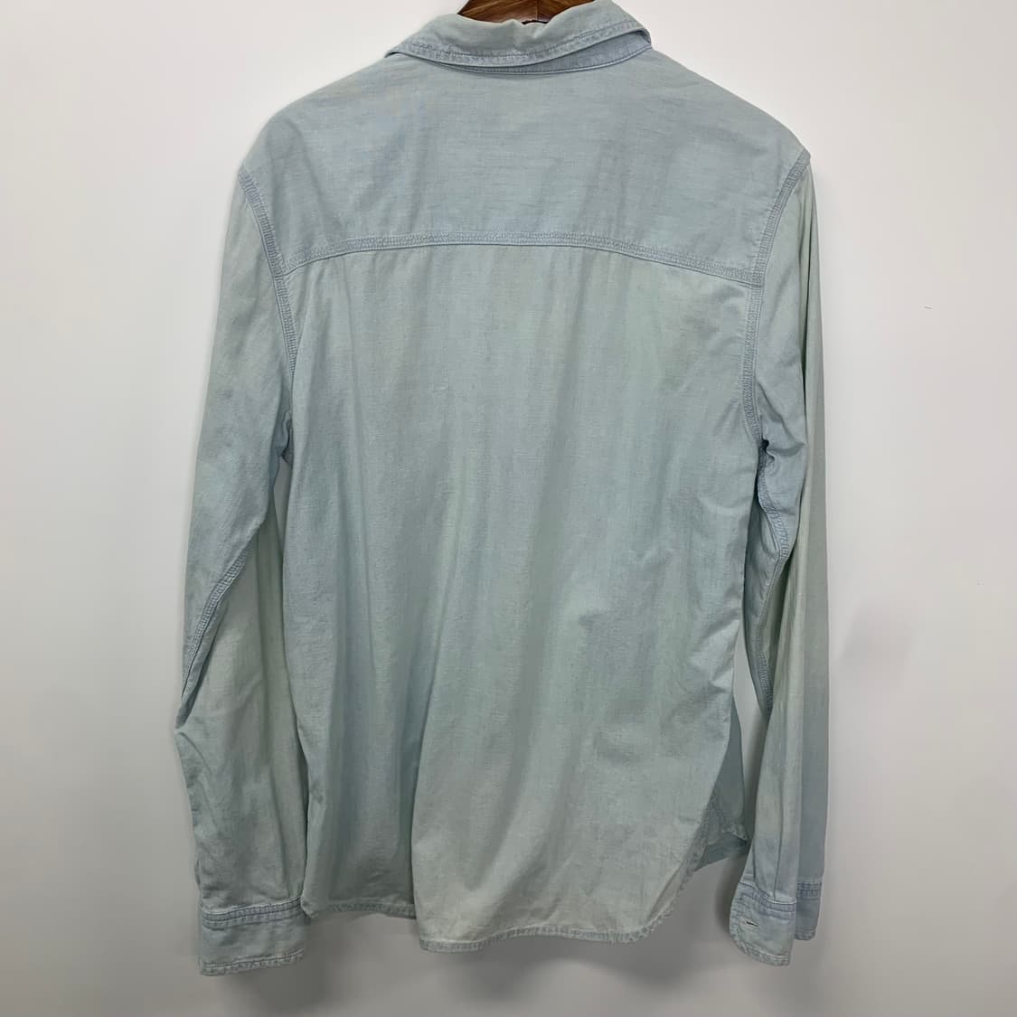 칼하트 포켓 연청 워싱 데님 셔츠 상품이미지3