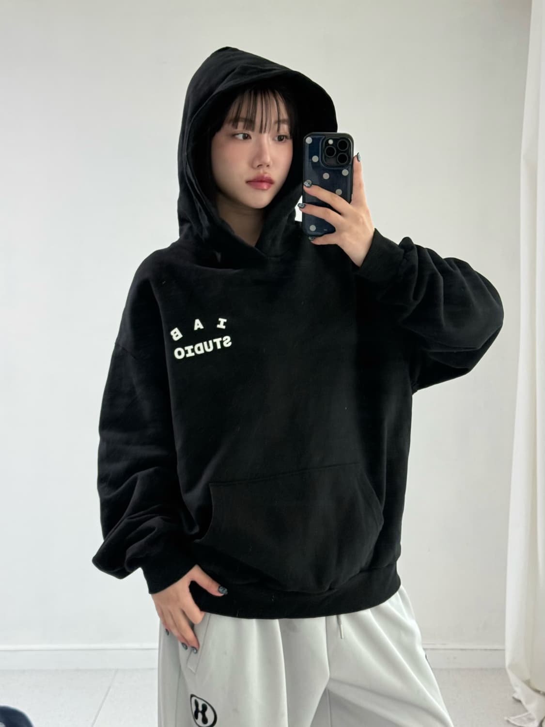 아이앱스튜디오 블랙 후드티 상품이미지3