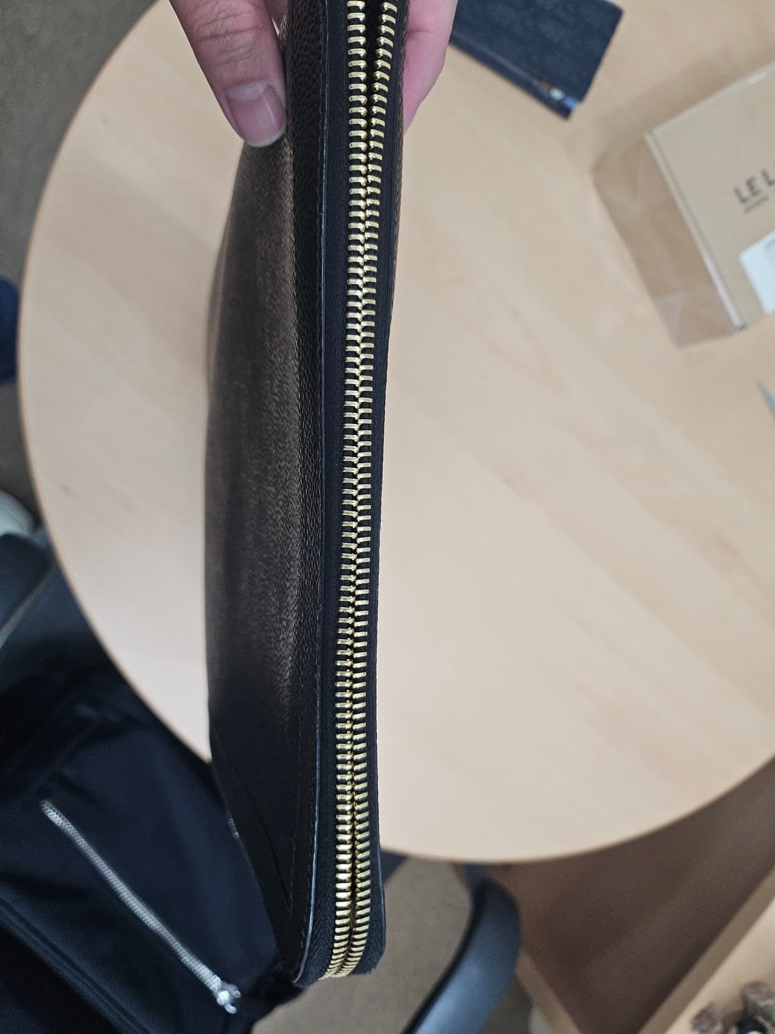톰브라운 퍼블그레이 클러치다큐먼트 상품이미지5