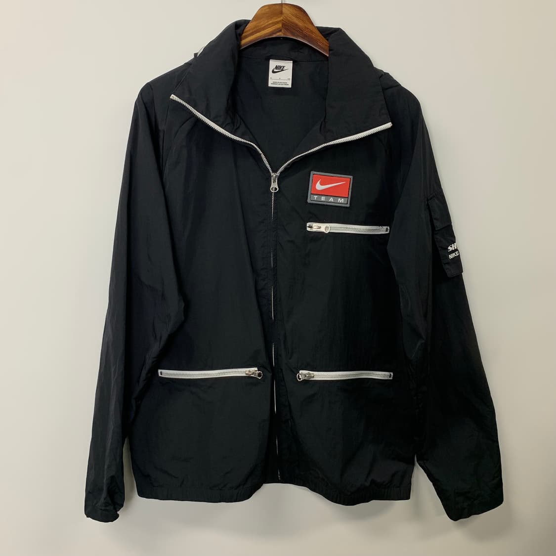 나이키 빅스우시 팀 블랙 바람막이 상품이미지3