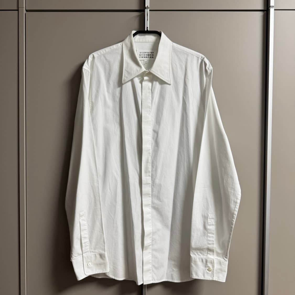 메종 마르지엘라 히든 버튼 화이트 셔츠 41 사이즈 새상품 상품이미지1
