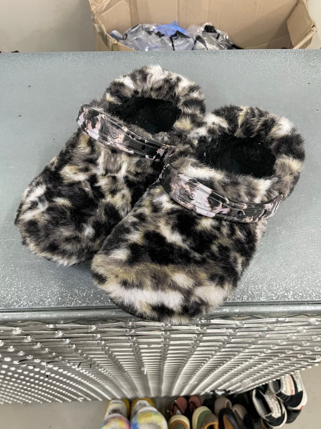 크록스 클래식 퍼 슈어 클로그 M6 (gr-4353) 상품이미지2