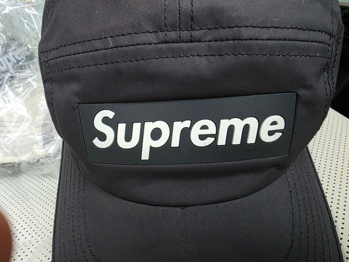 슈프림 20FW 인셋 러버로고 캠프캡 블랙 상품이미지3
