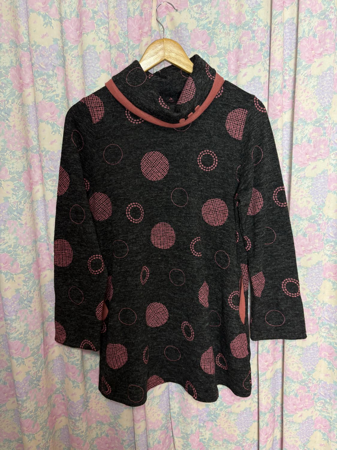 코랄핑크 도트 목폴라 티셔츠 상품이미지5