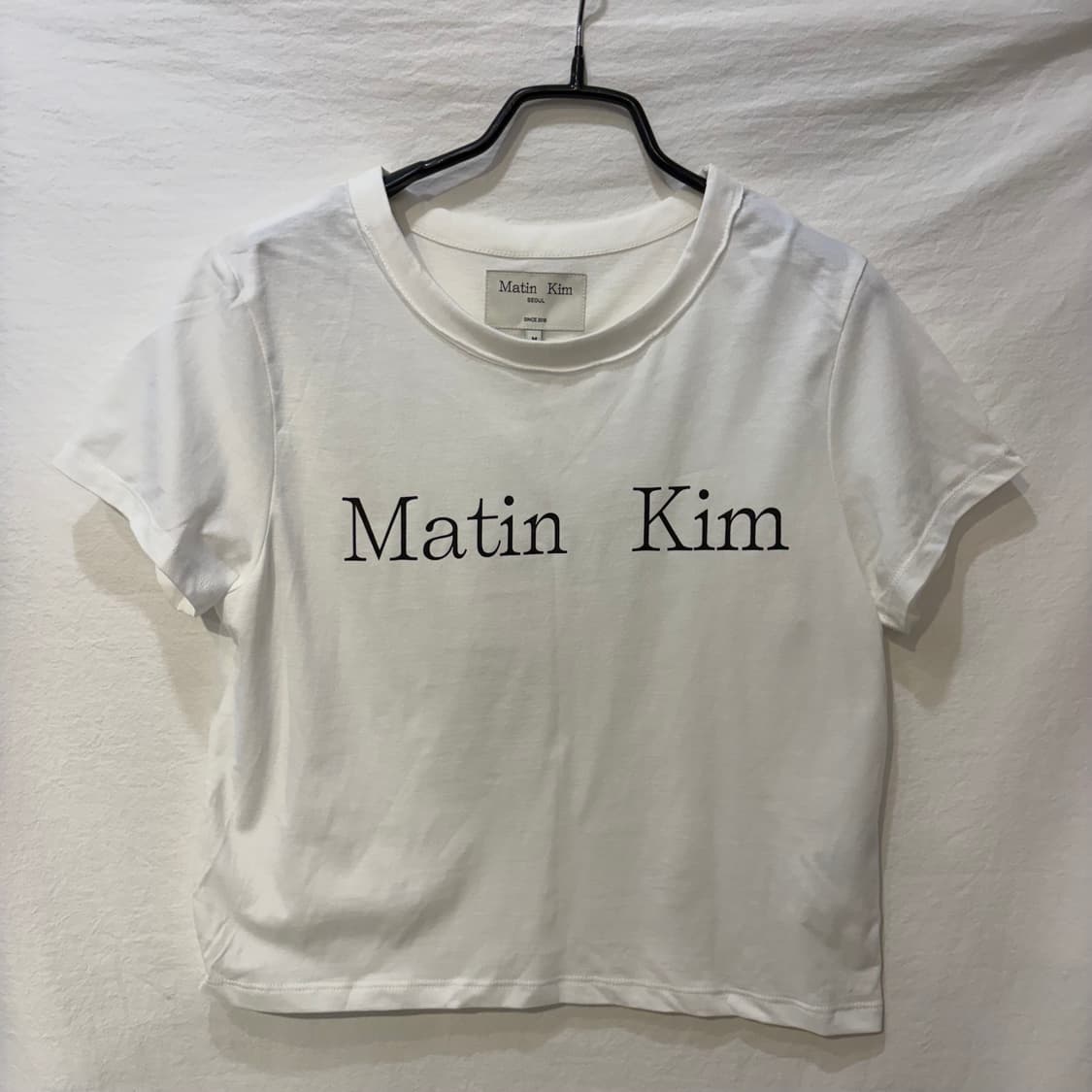 마뗑킴 로고 크롭 반팔 티셔츠 상품이미지1