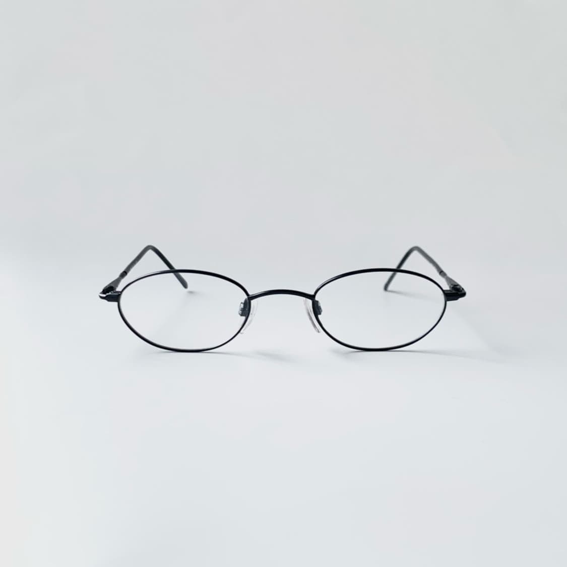 [픽키-691] 블랙 메탈 풀프레임 안경 슬림 오벌 쉐입 미니멀 클래식 상품이미지1