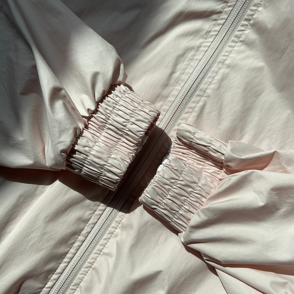 아디다스 에센셜 딸기우유 바람막이 상품이미지5