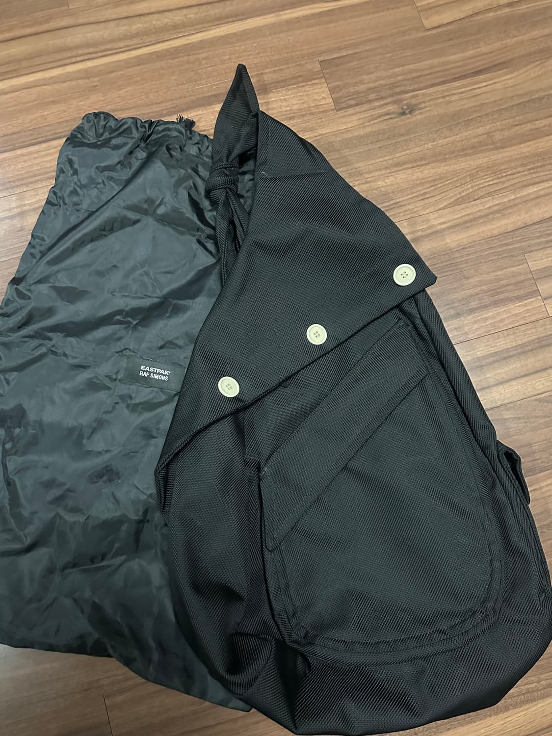 라프시몬스 이스트팩 슬링백 상품이미지1