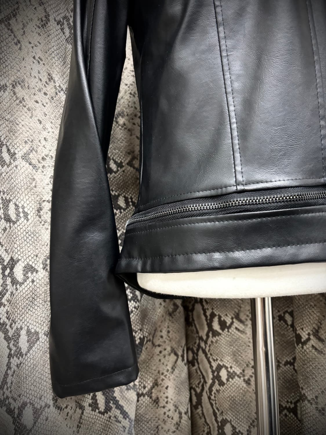 V-Kei Draped Fake Leather 2-Zip Detail J 상품이미지7