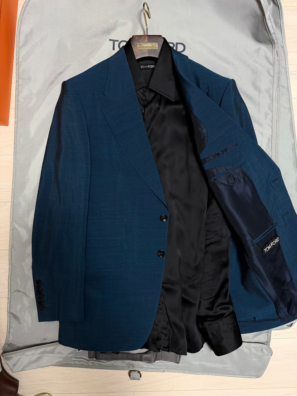 (명작,강추👍)톰포드 터콰이즈 블루 모헤어 실크 수트 상품이미지4