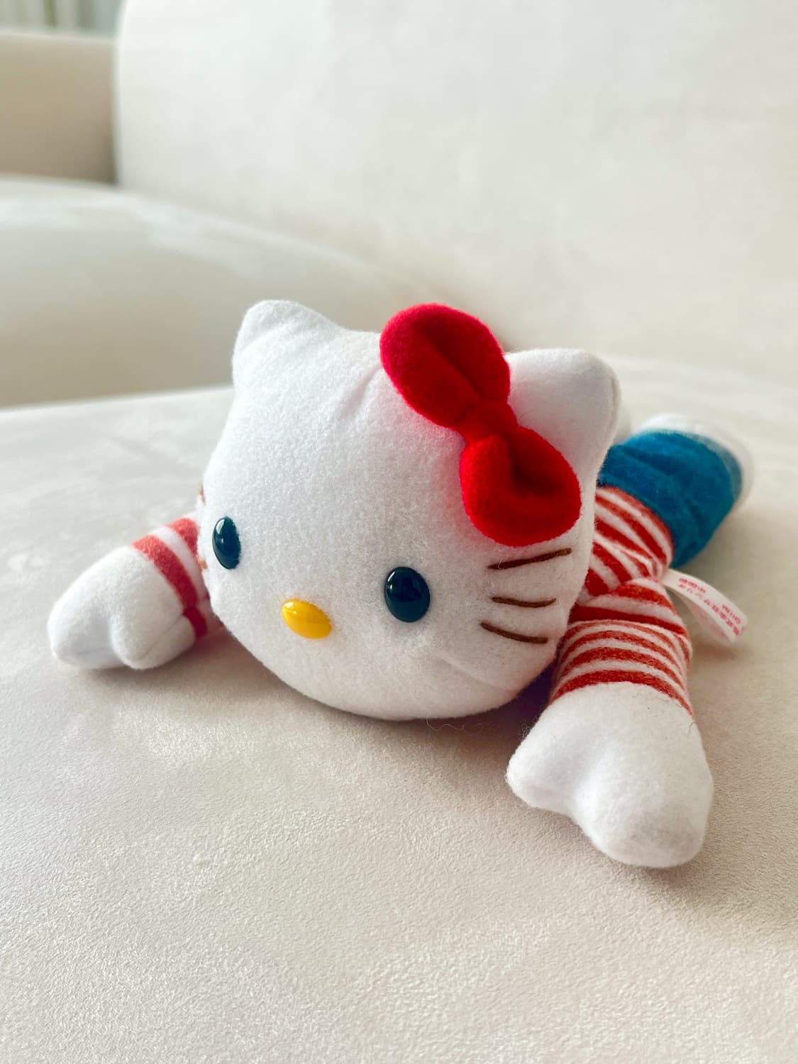 (희귀매물) 엎드린 고전 키티 스트라이프 멜빵 인형 상품이미지1