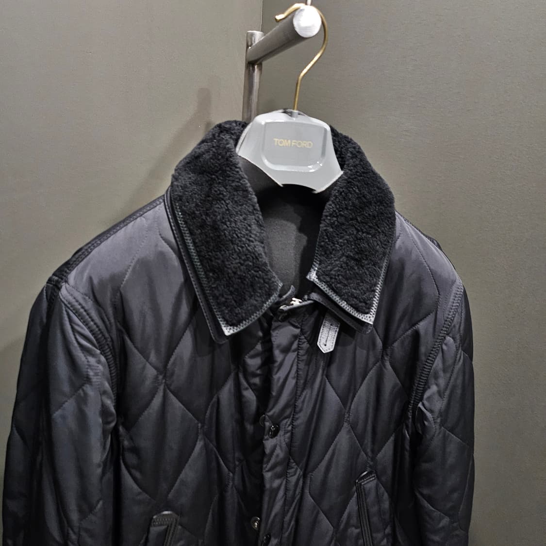 톰포드 시어링 레더트리밍 퀄팅 보머자켓 상품이미지3
