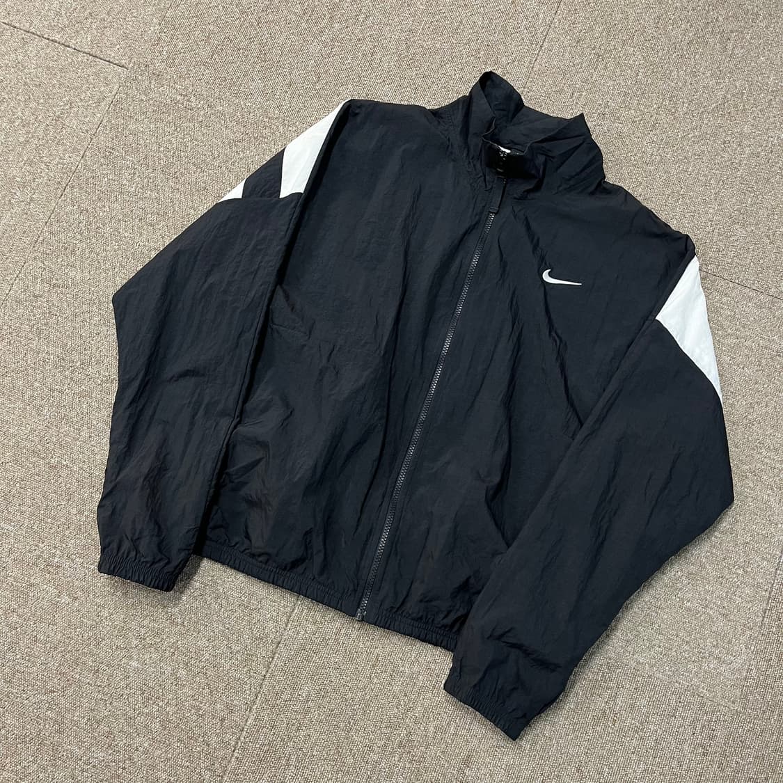 나이키 빅로고 비람막이 상품이미지1