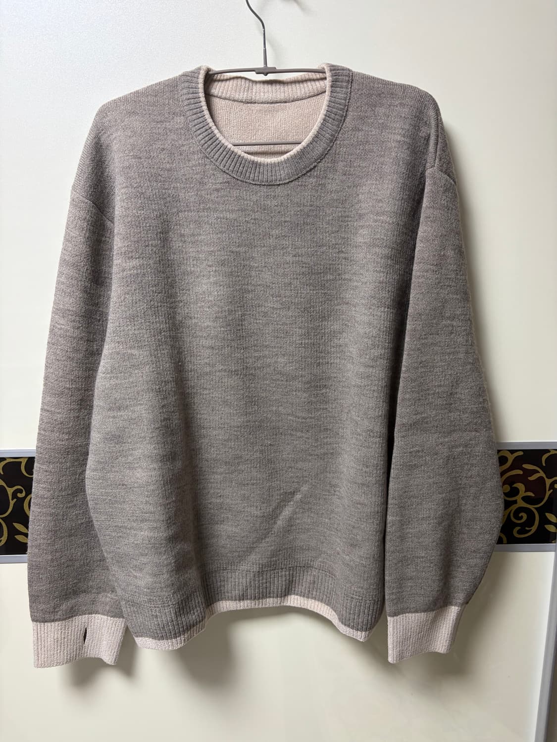 더니트컴퍼니 x 스토커즈 콜라보 니트 오트밀/크림 L 상품이미지1