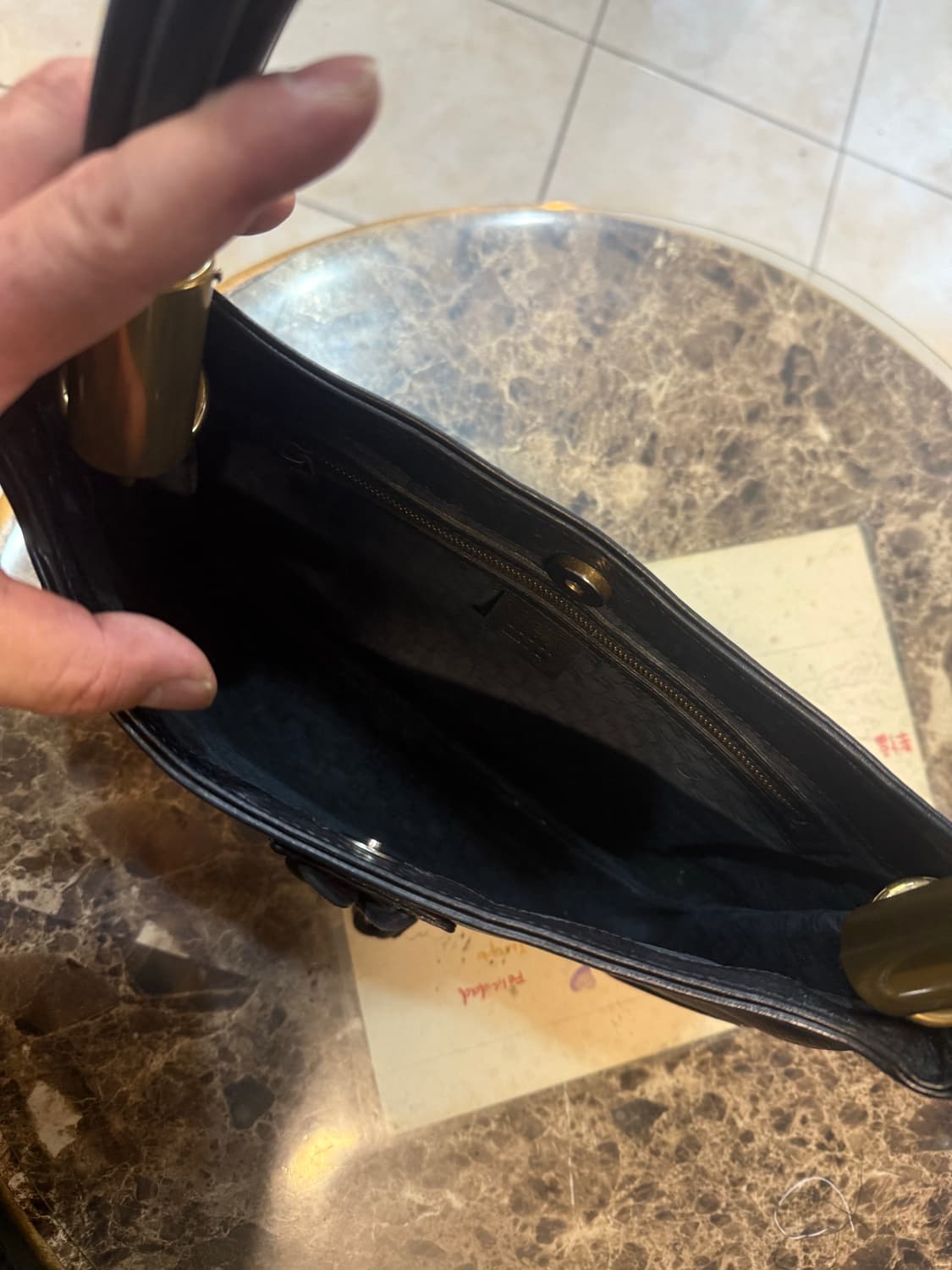 정품 구찌 레더 쇼퍼백 팝니다 상품이미지8