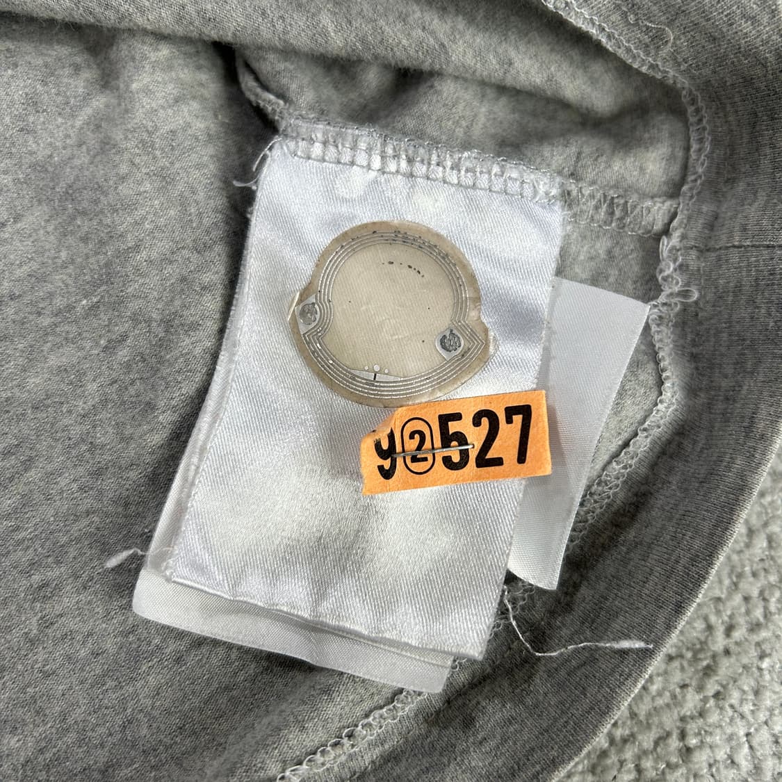 몽클레어 그레이 반팔티 상품이미지3