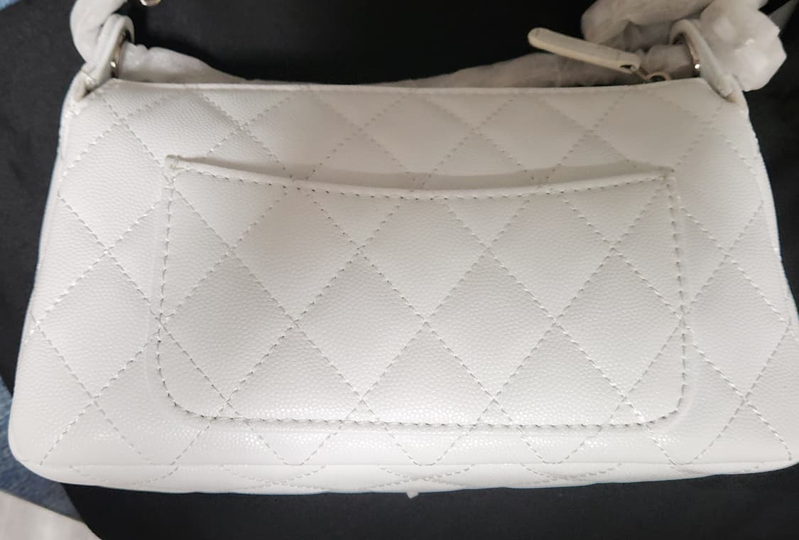 샤넬 AP4704 25B. 체인 클러치 미니 캐비어 화이트 상품이미지3