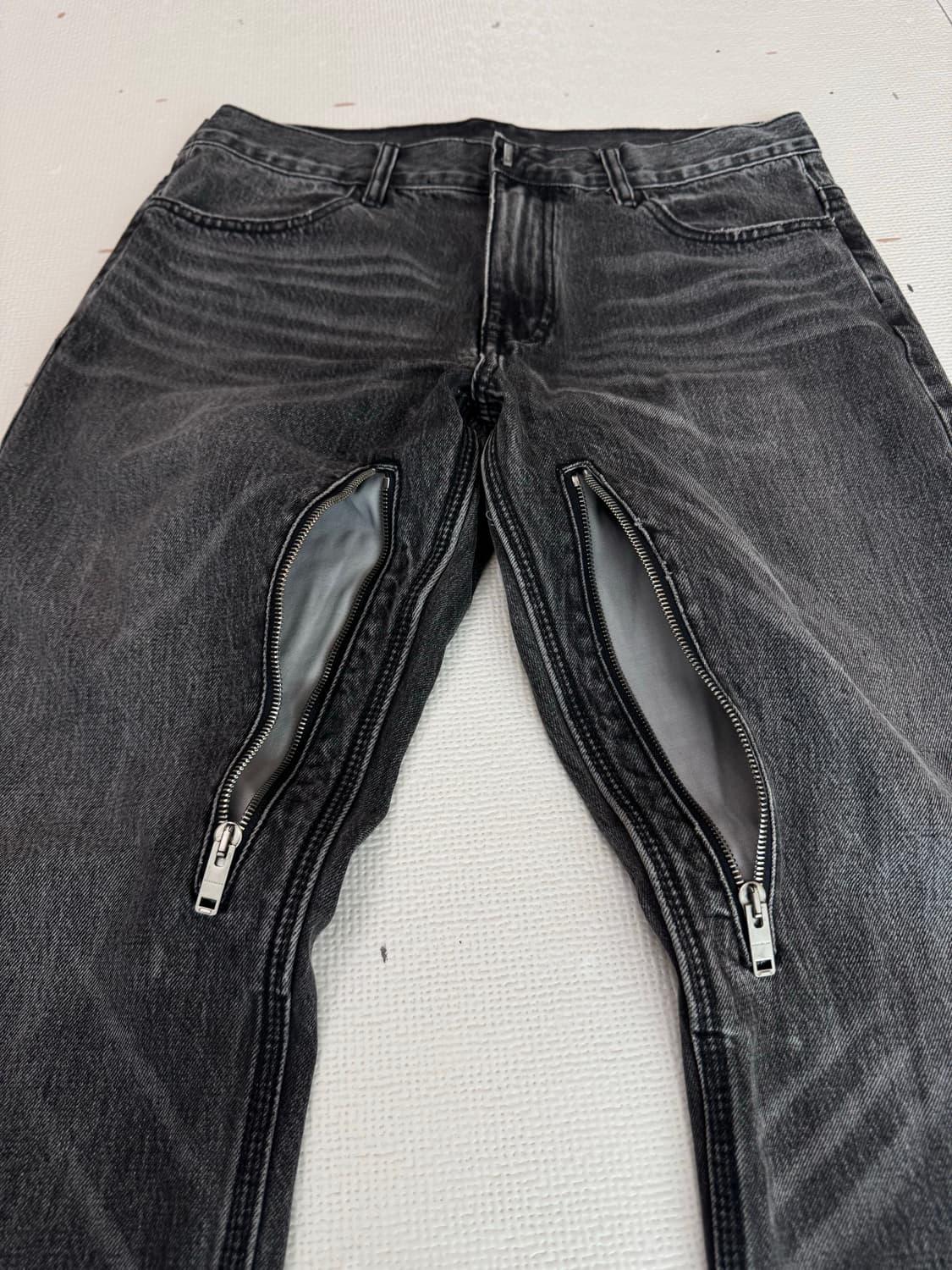 지방시 Givenchy 블랙 워싱 데님 팬츠 상품이미지4