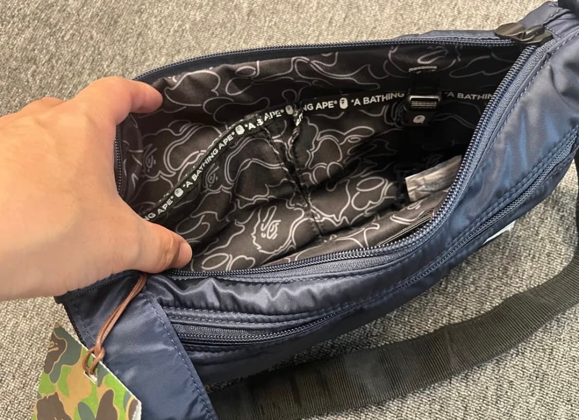 베이프 크로스백 상품이미지5