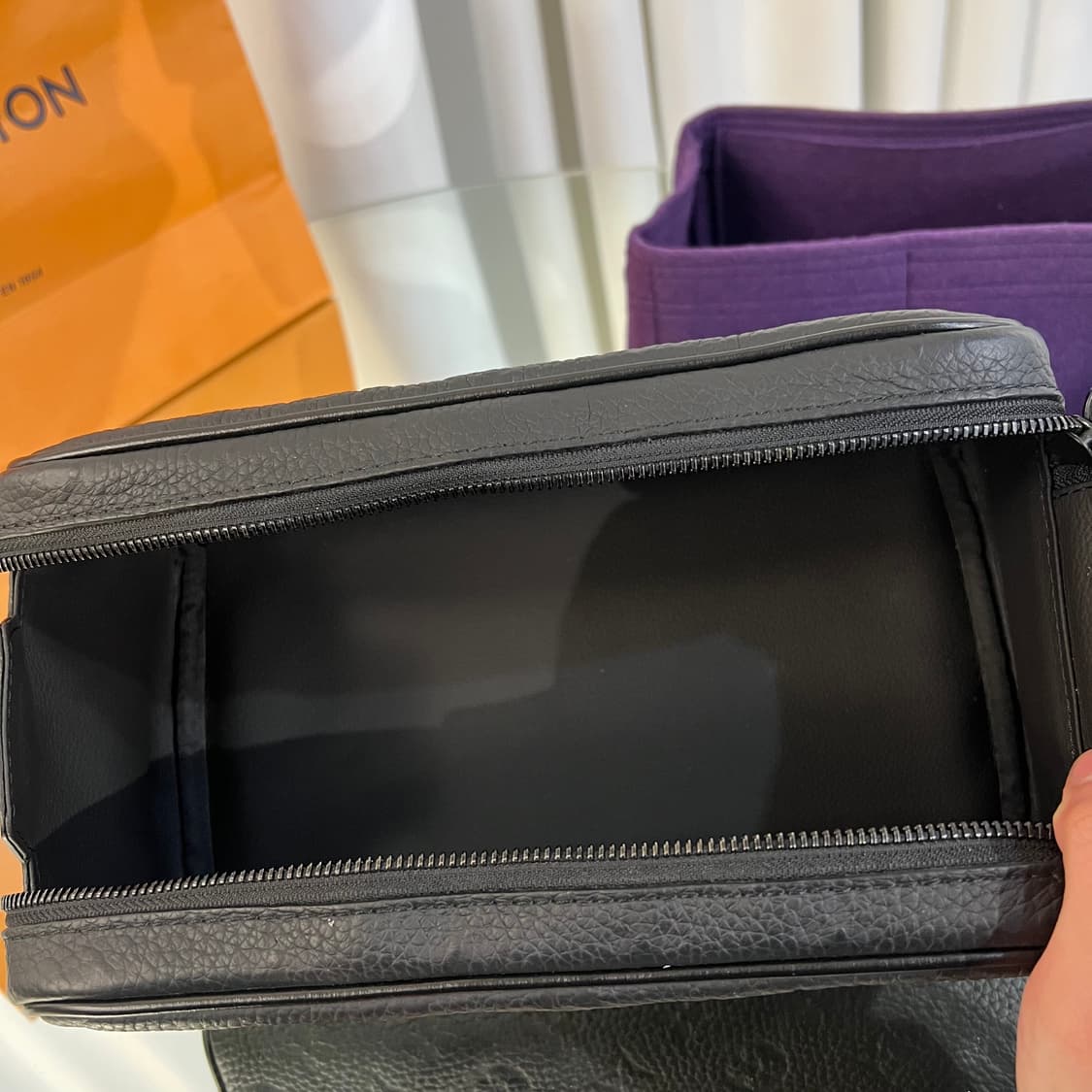 루이비통 토뤼옹 돕키트 블랙 신형 상품이미지6