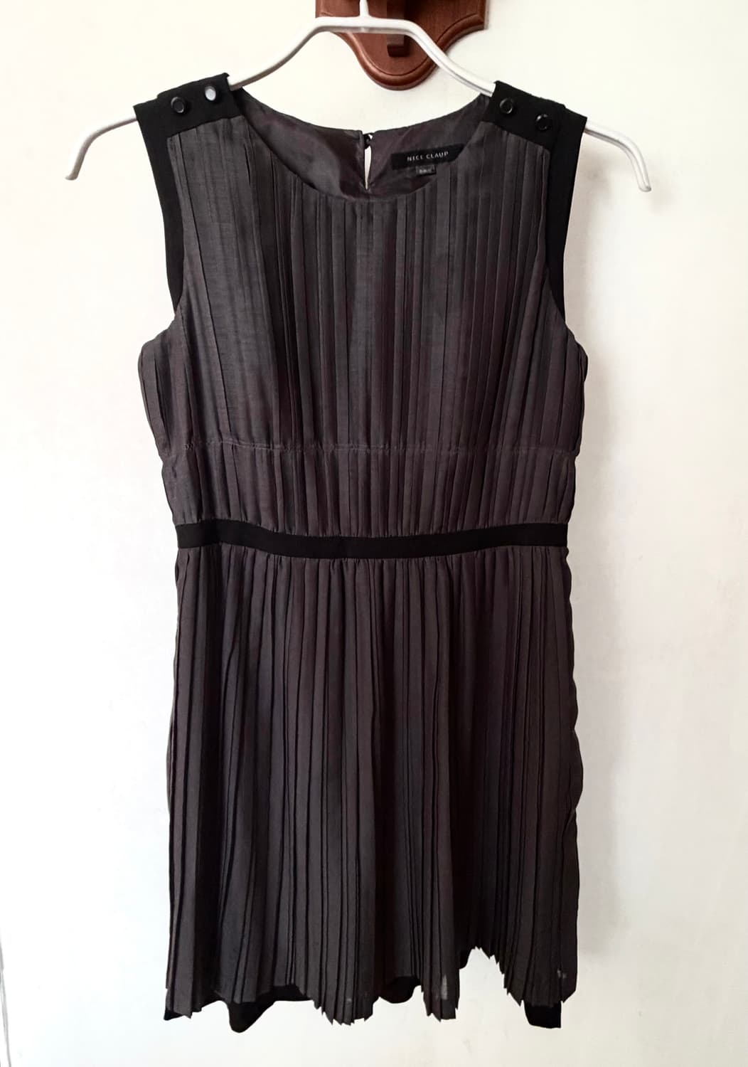 NICE CLAUP 나이스클랍 버튼 플리츠 원피스 상품이미지1