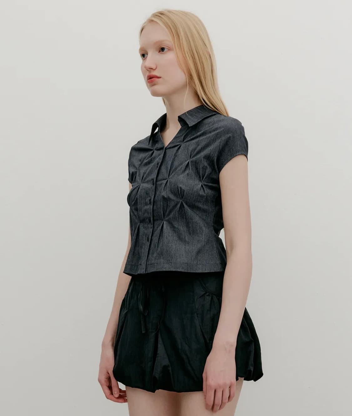 yuse 유즈 크롭 반팔 캡소매탑 s 핀턱셔츠 / 스컬프터보헤미안서울 상품이미지2