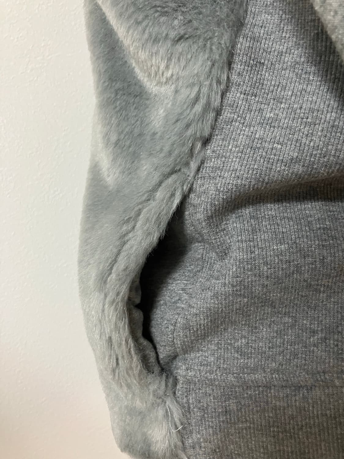 아르마니 익스체인지 퍼 후드집업 y2k xs사이즈 상품이미지4