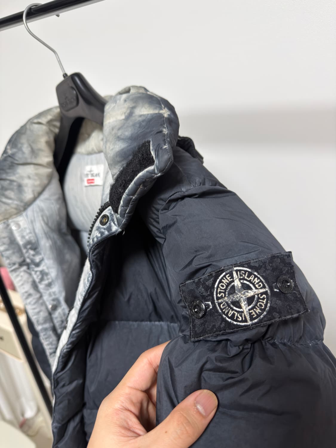 [국문택, 실측L] 스톤아일랜드 크링클랩스 페인티드 카모 패딩 블랙 상품이미지2