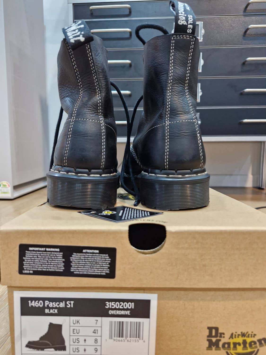 닥터마틴 1460 파스칼 스틸토 260(us8 uk7)사이즈 팝니다 상품이미지4