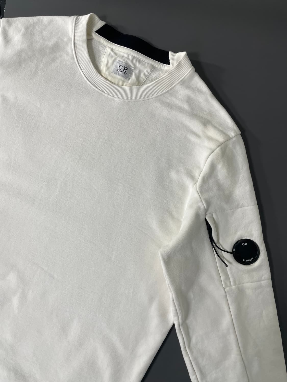 CP컴퍼니 다이애그널 레이즈 크루넥 렌즈 맨투맨 스웨트셔츠 상품이미지5