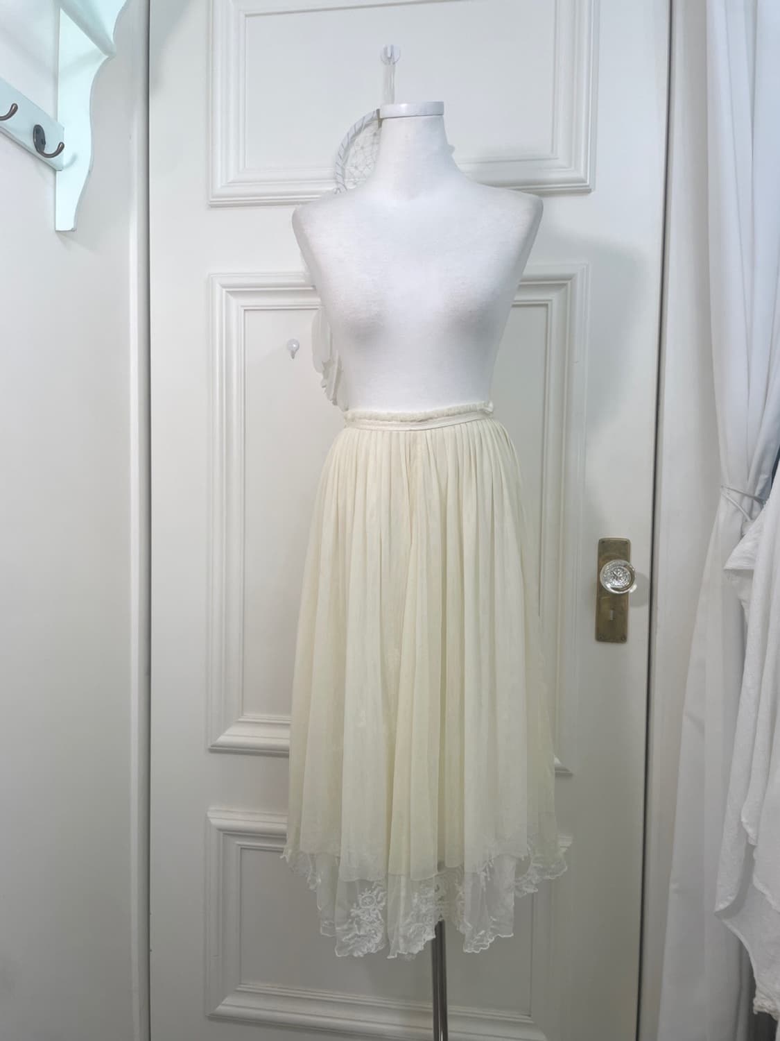 ivory lace trim tule skirt(size-36) 상품이미지1