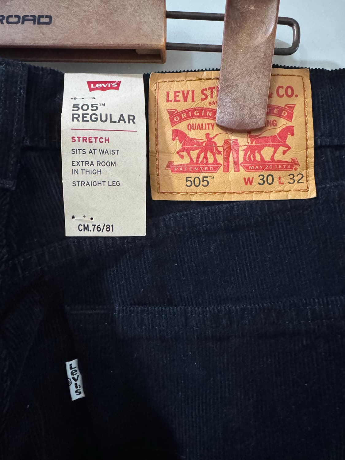 새상품 리바이스 505 코듀로이 블랙팬츠  상품이미지3