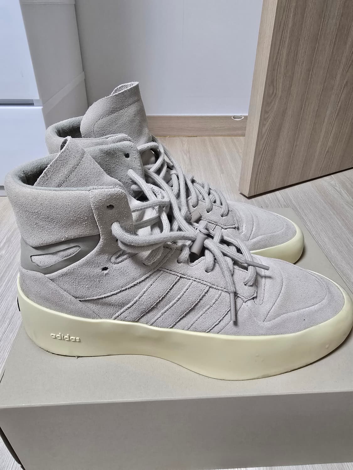 아디다스 x 피어 오브 갓 애슬레틱스 86 하이 세서미
- 290 상품이미지2